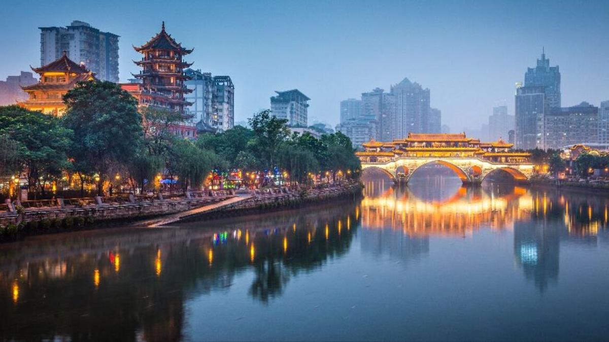 China confina Chengdu, una ciudad de 21 millones de habitantes, por un brote de COVID-19