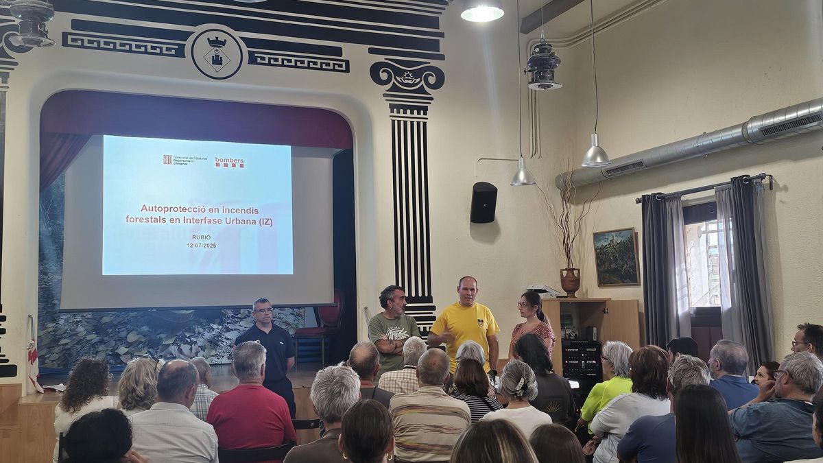 Més de mig centenar de persones aprenen a protegir les seves llars del foc a Rubió