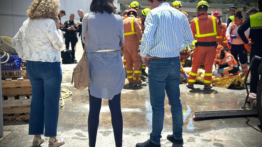 Tres heridos al caer una plancha de cemento en una nave industrial en Torrent