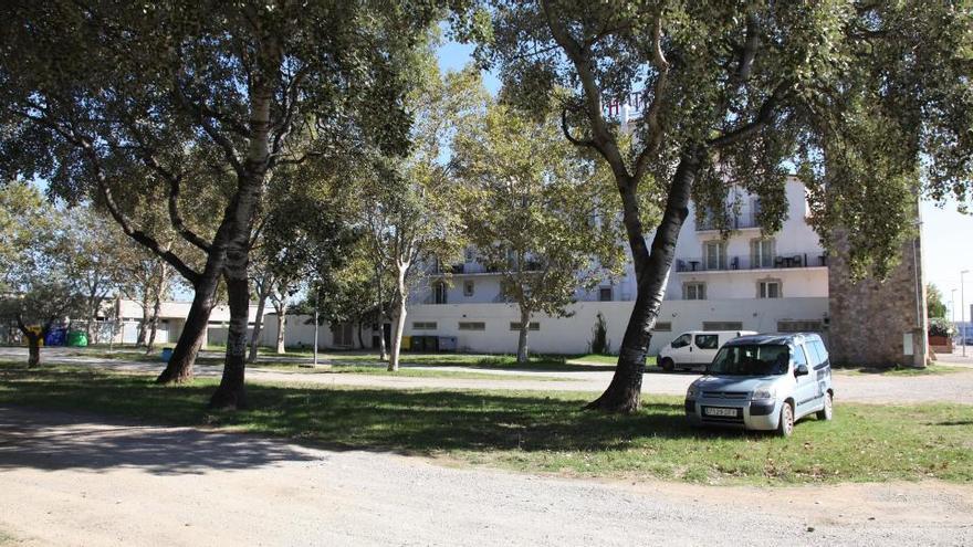 La zona de davant de l&#039;hotel on diuen que s&#039;estacionen els cotxes