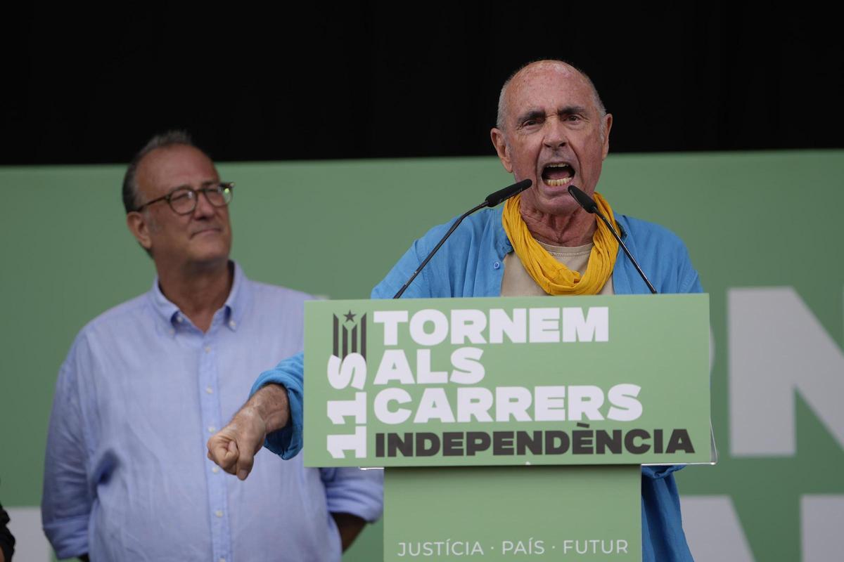 Xavier Antich (Òmnium Cultural) y Lluís Llach (ANC) en la manifestación de la Diada.