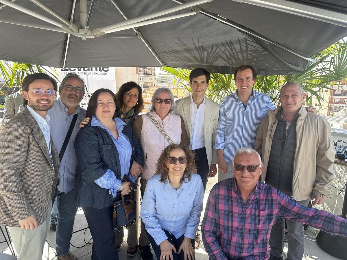 El ganadero Pedro Jovani junto a los toreros Román y Samuel Navalón, encandilan en las tertulias taurinas de Levante-EMV El ganadero Pedro Jovani junto a los toreros Román y Samuel Navalón, encandilan en las tertulias taurinas de Levante-EMV