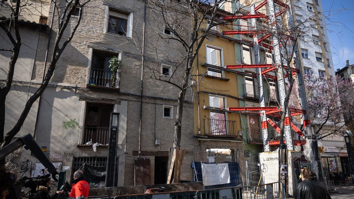 En imágenes | Así se encuentran los edificios de La Magdalena que fueron desalojados tras la aparición de grietas