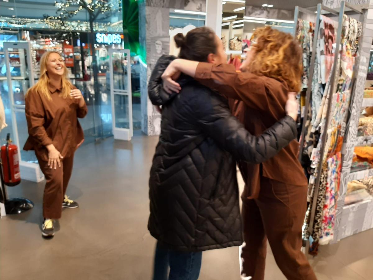 EN IMÁGENES: Bimba y Lola celebra en Asturias el segundo premio de la lotería de Navidad