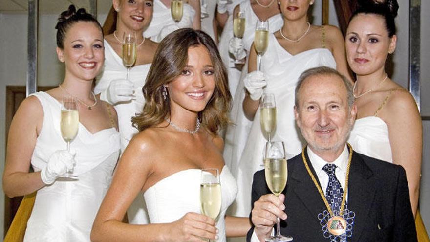 Malena Costa Y Pere Bonet Brindando En La Coronación De La Reina Del Cava.