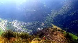 Un muerto y un herido crítico al caer 50 metros por el derrumbe de un mirador en obras en la Vall de Boí
