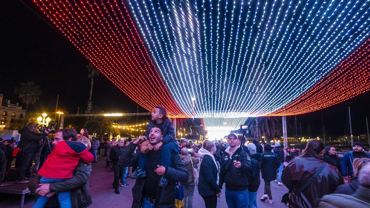 Encendido de la iluminación de Navidad en el puerto de Barcelona