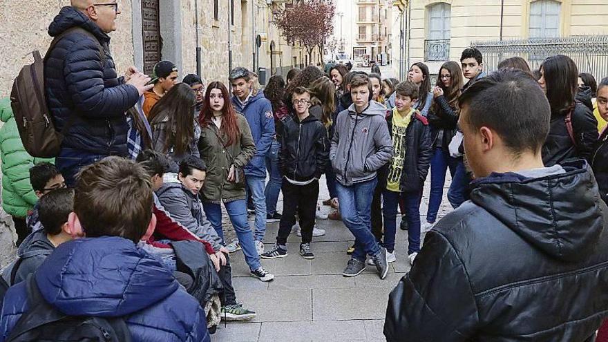 Estudiantes de La Candelaria, sobre el escenario.