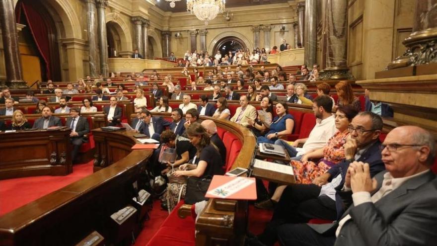 El Parlament desafía al Tribunal Constitucional con el plan de desconexión