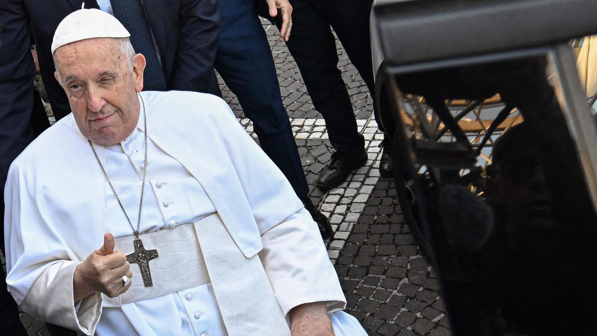 El Papa sale del hospital