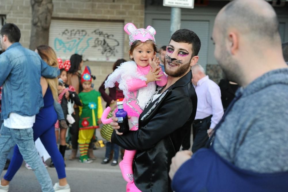 Vistabella saca su carnaval a las calles