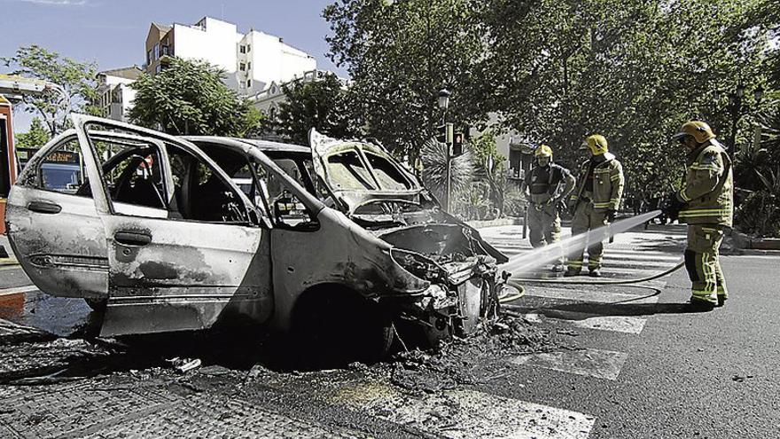 Aparatoso incendio en la Fuente Luminosa