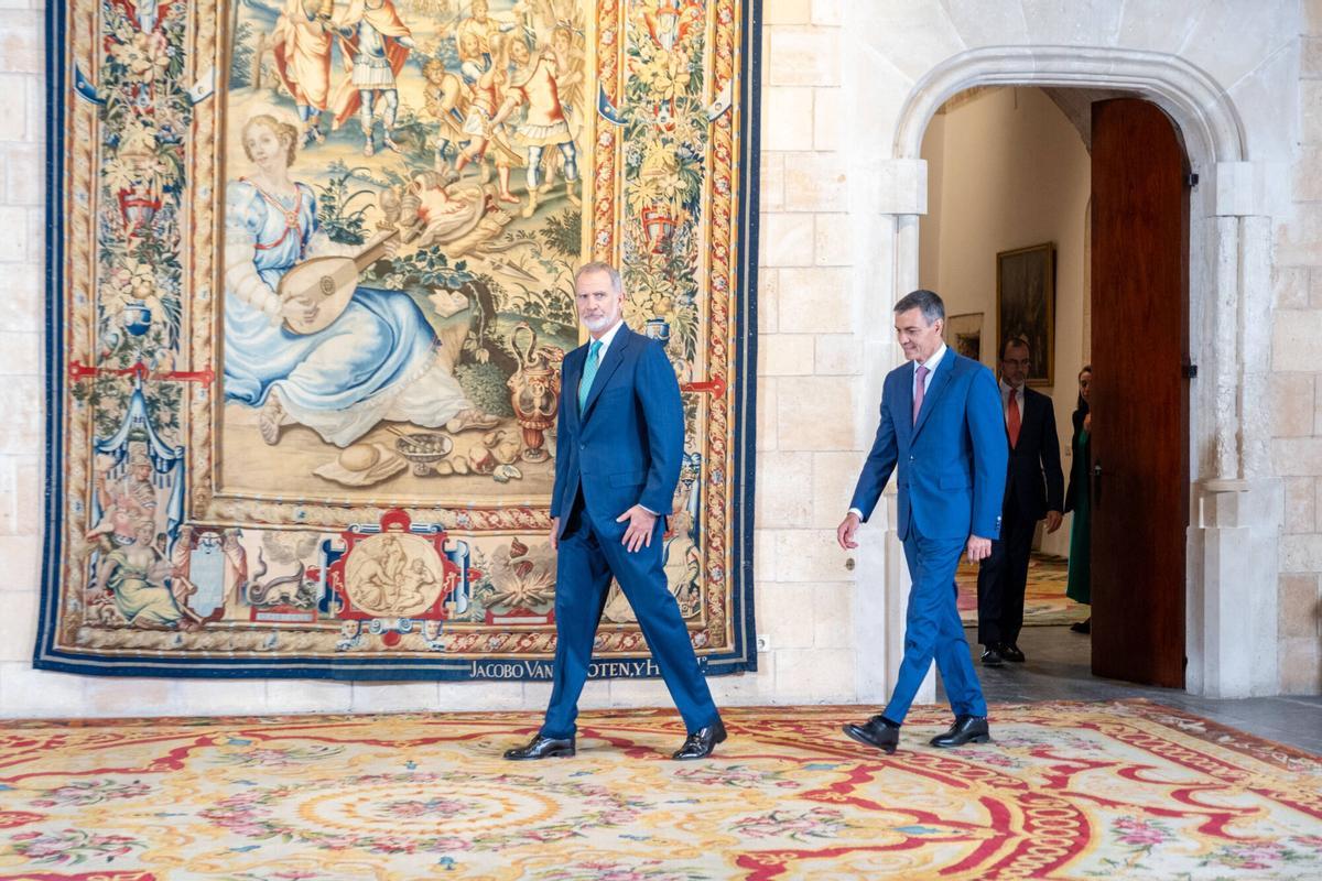 PALMA. Despacho en la Almudaina con el rey y el presidente del gobierno. PALMA. Despacho en la Almudaina con el rey y el presidente del gobierno.