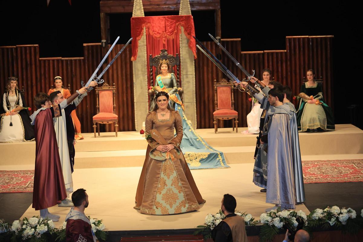 Na Violant d'Hongria: sueño medieval para Victoria Arcos en el 75º aniversario de la Germandat