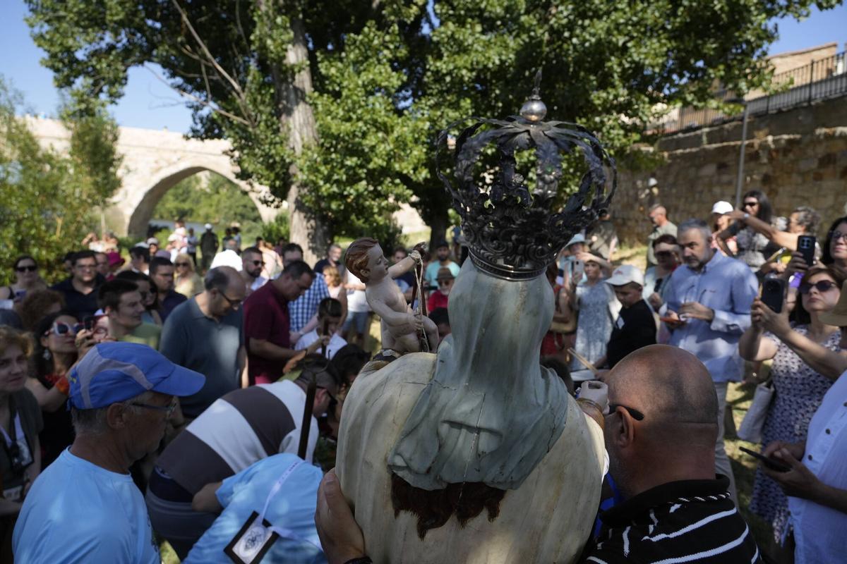 Procesión fluvial de la Virgen del Carmen, en colaboración con pirgagüistas zamoranos Procesión fluvial de la Virgen del Carmen, en colaboración con pirgagüistas zamoranos
