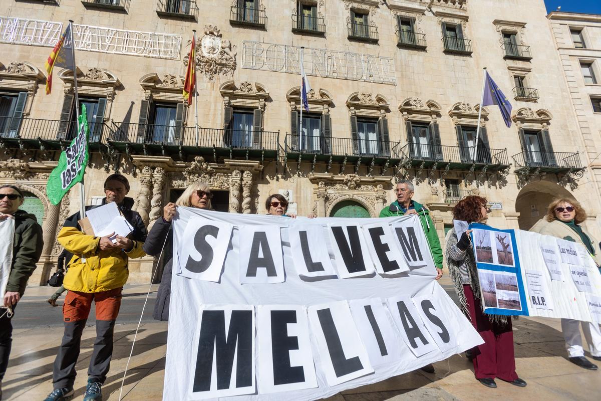 Protesta en defensa de las melias