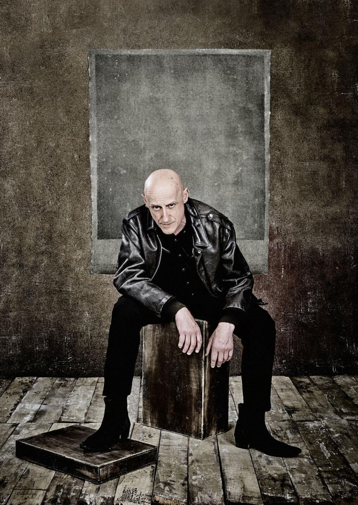 El líder de «Ilegales», Jorge Martínez, en una imagen promocional. | JORGE FUEMBUENA