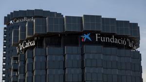 Imagen de las dos torres de CaixaBank en la Avinguda Diagonal de Barcelona.