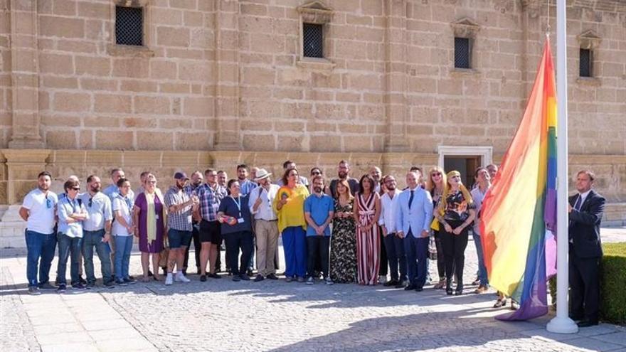 El Parlamento de Andalucía reivindica los derechos LGTBI con la ausencia de Vox