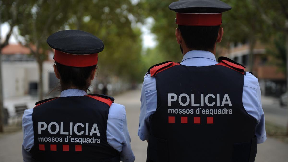 Dos agents dels Mossos d&#039;Esquadra