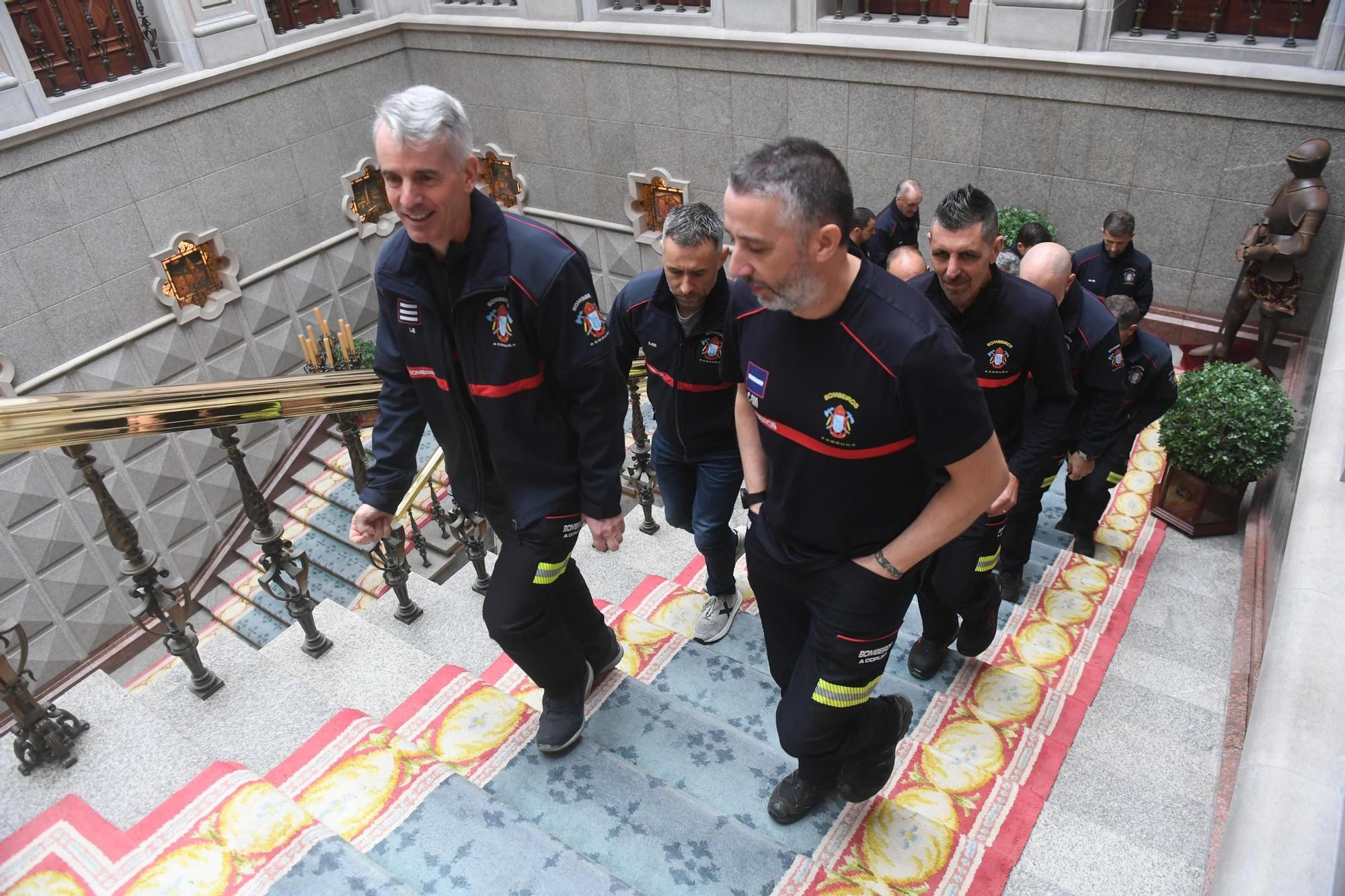 Recibimiento municipal a los bomberos de A Coruña que ayudaron en Valencia