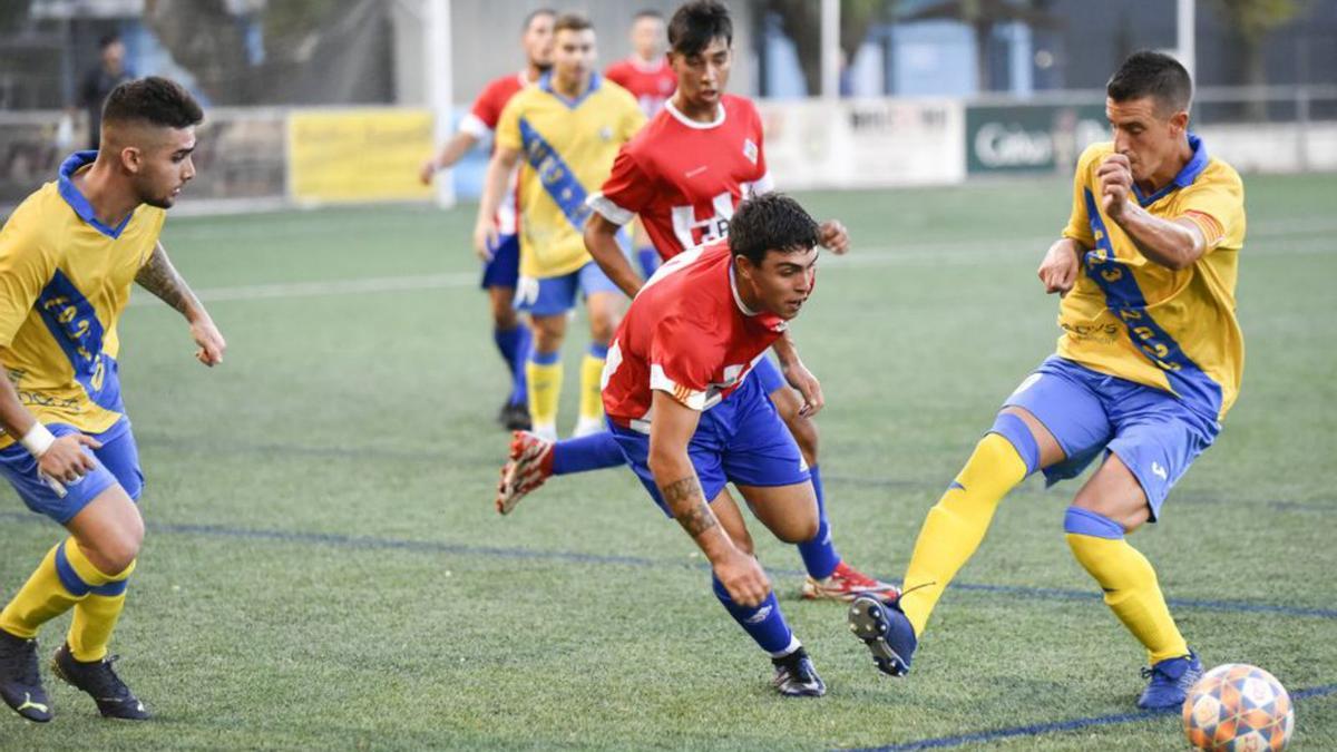 El destre Joanet es va retrobar amb el gol contra el CE Súria | ARXIU/OSCAR BAYONA