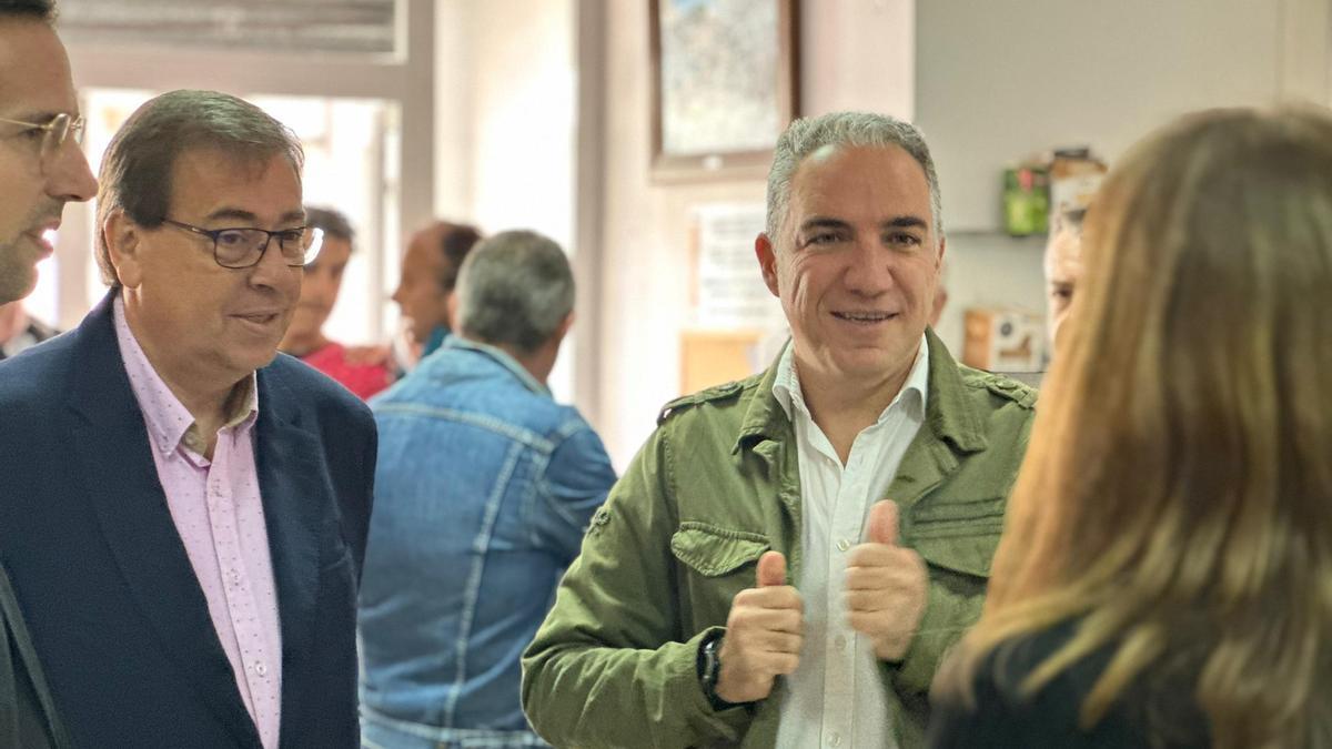 Jaume Veray  visita la casa de l'Associació d'Ardaleños y Amigos de Ardales de Blanes, juntament amb el vicesecretari general de política autonòmica i diputat nacional del PP, Elías Bendodo