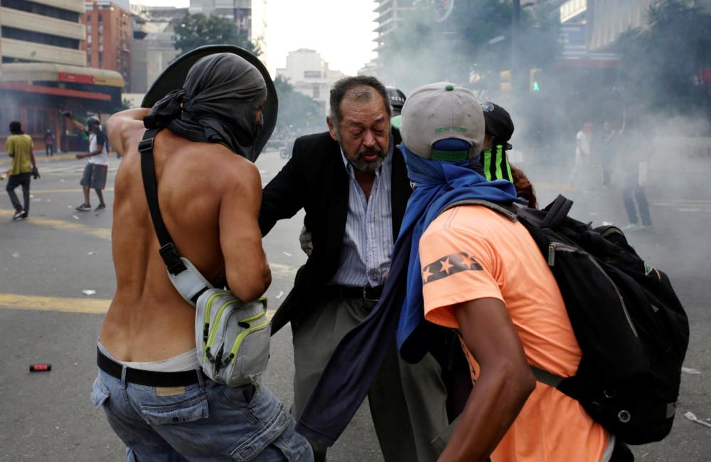 Continúan las protestas contra Maduro en Venezuela