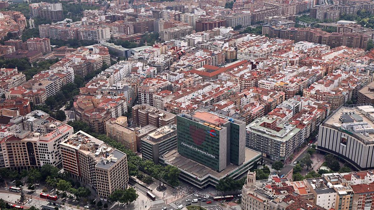 Vista aérea de las calles del centro de Zaragoza desde el helicóptero de la Policía Nacional.