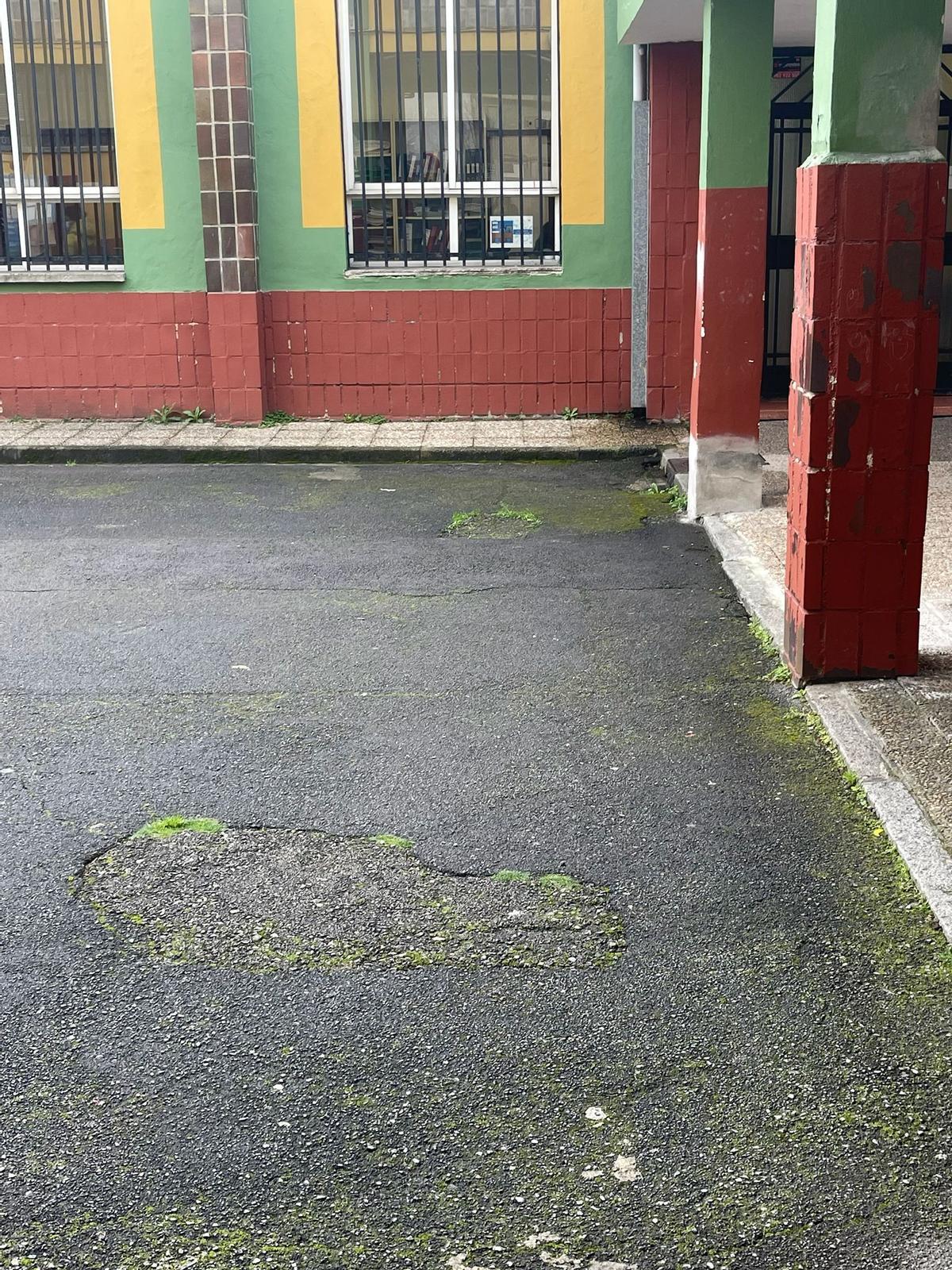 Así fue la concentración de protesta en el colegio Eulalia Álvarez