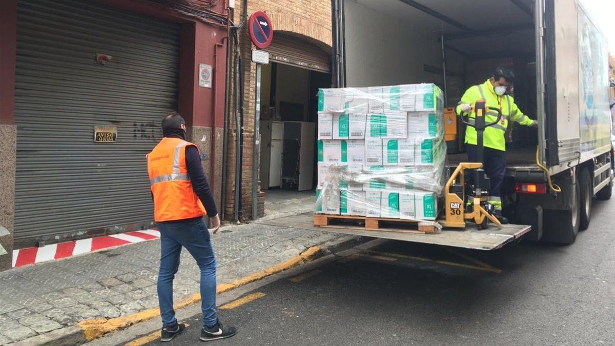 Donación de mascarillas en Sant Boi