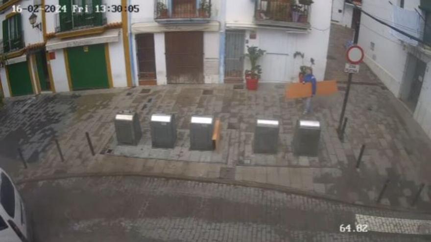 El vídeo de la vergüenza de Ibiza: ciudadanos cometiendo infracciones al tirar la basura