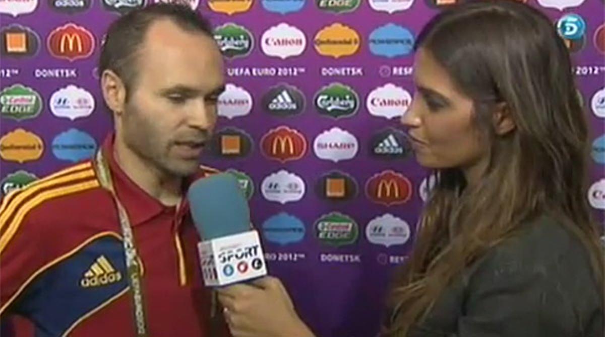 Sara Carbonero pregunta a Iniesta si li hauria agradat tirar un penal
