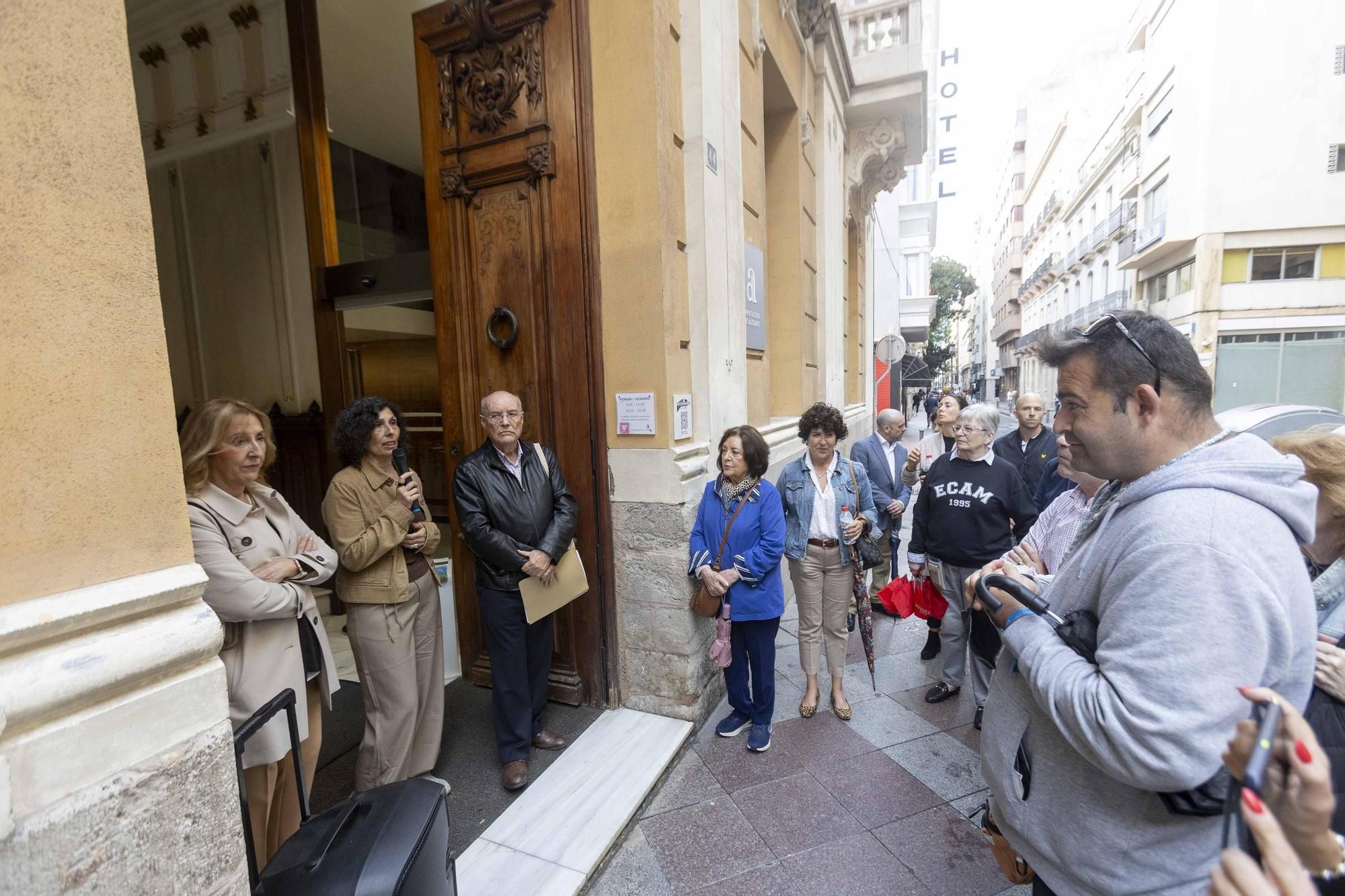 Un recorrido guiado inaugura el Eje Cultural San Fernando de Alicante