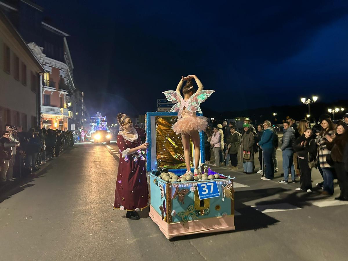 El Carnaval llena Ribadesella hasta los topes: las imágenes El Carnaval llena Ribadesella hasta los topes: las imágenes