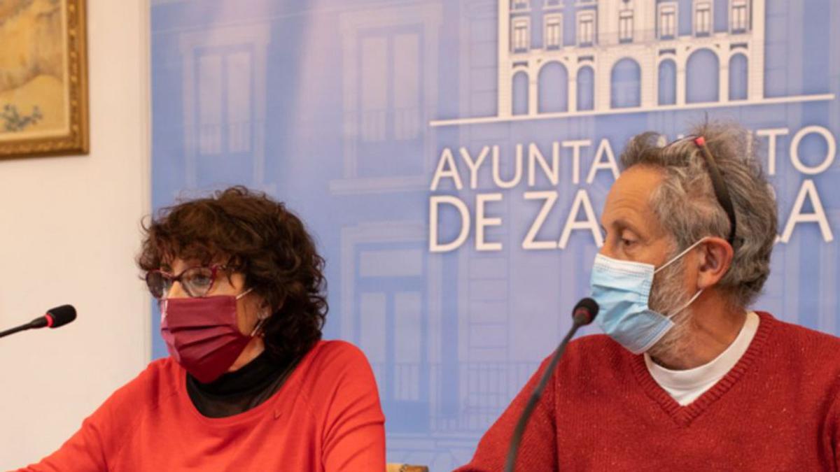 Concha Rosales y Romualdo Fernández, durante la comparecencia.