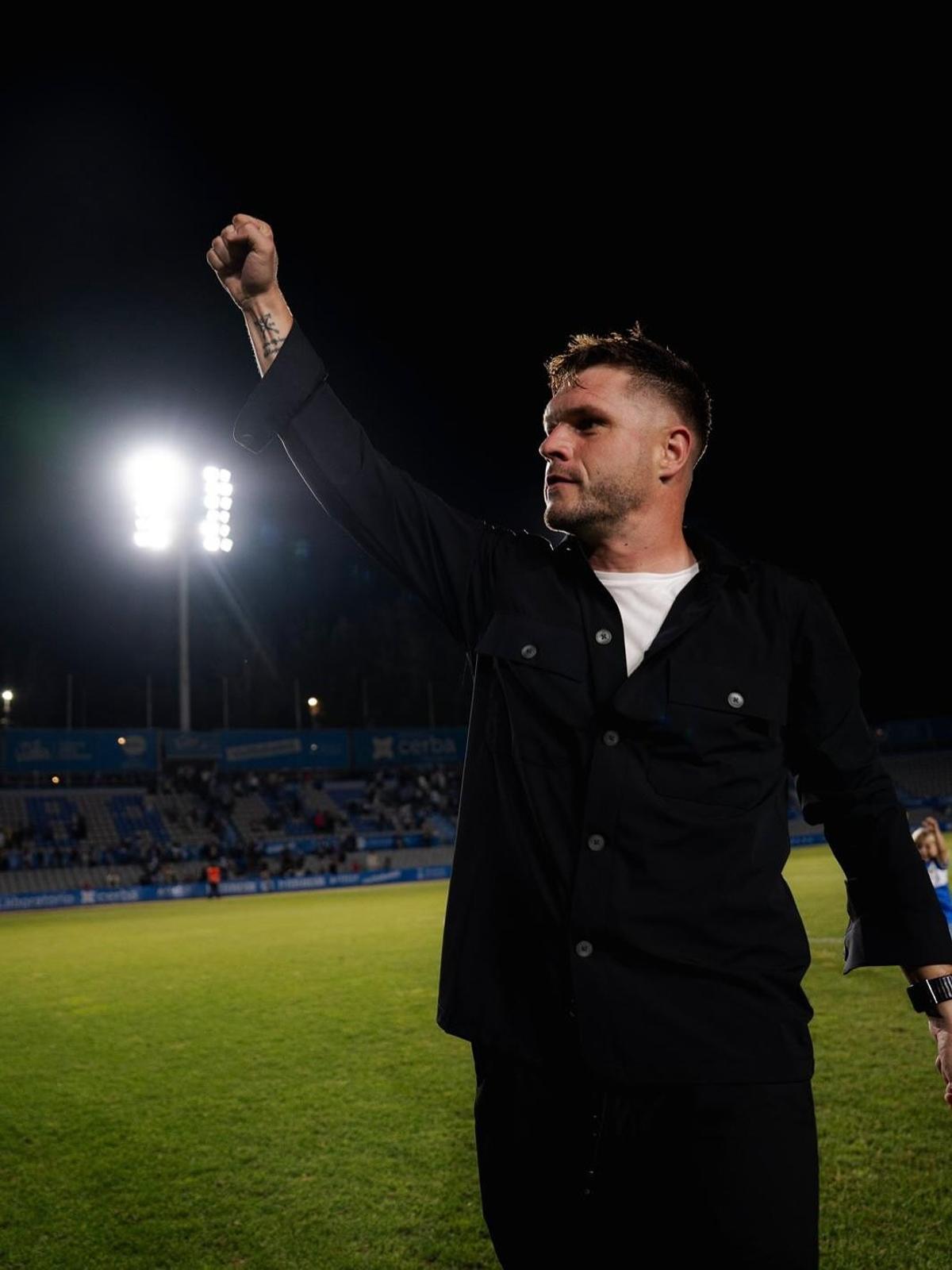 Ferran Costa celebra una de les victòries del CE Sabadell enguany