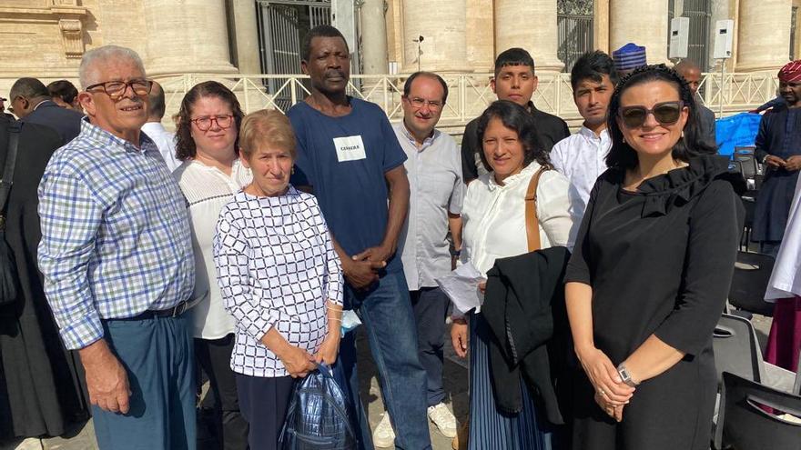 Los familiares de la víctimas del Villa de Pitanxo, en el Vaticano a la espera de ser recibidos por el Papa.