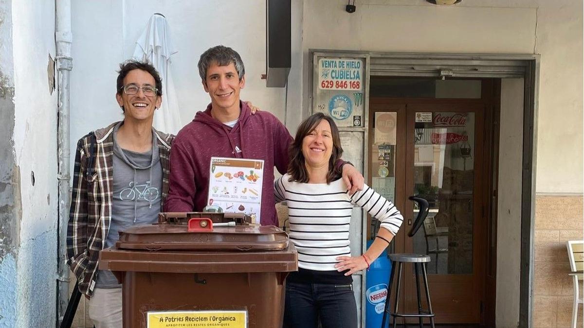 Vecinos de Potries, en la presentación de la campaña de recogida de residuos orgánicos