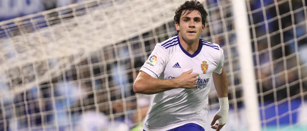 Iván Azón celebra su gol ante el Amorebieta.