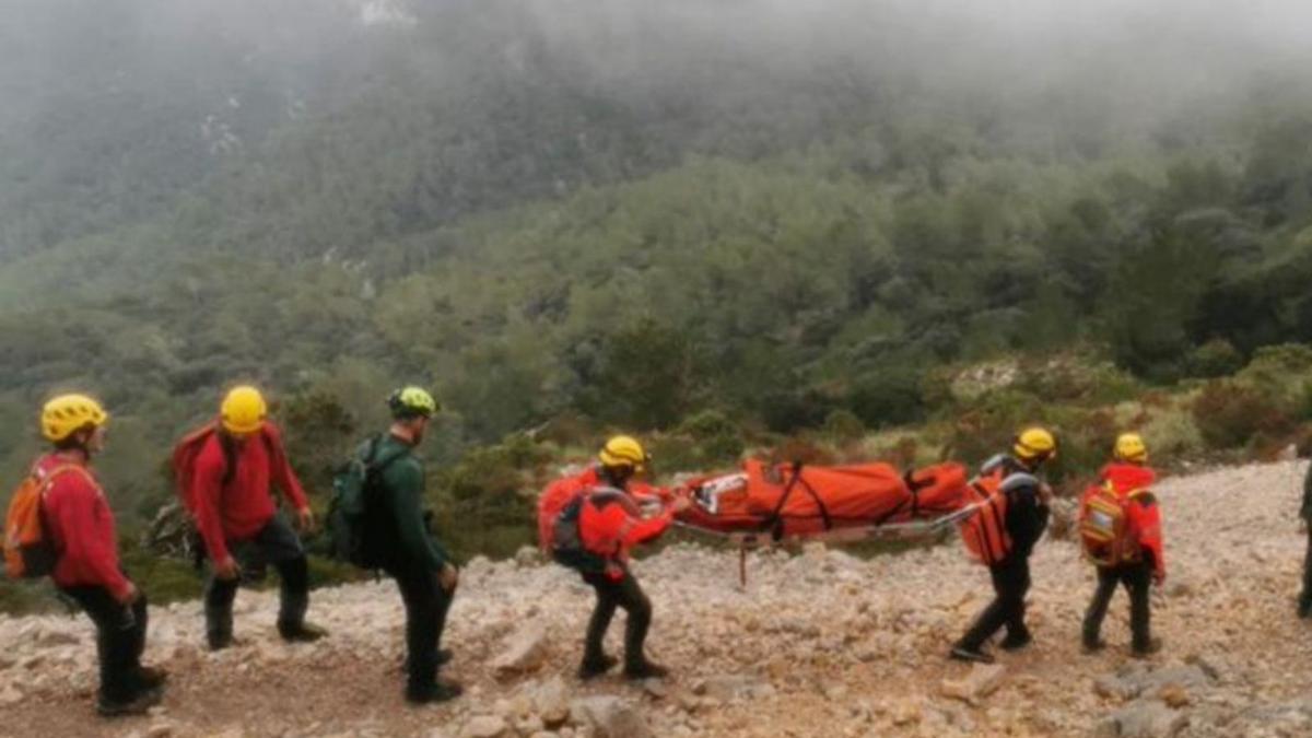 Traslado del excursionista herido el sábado en es Galatzó. | BOMBERS MALLORCA