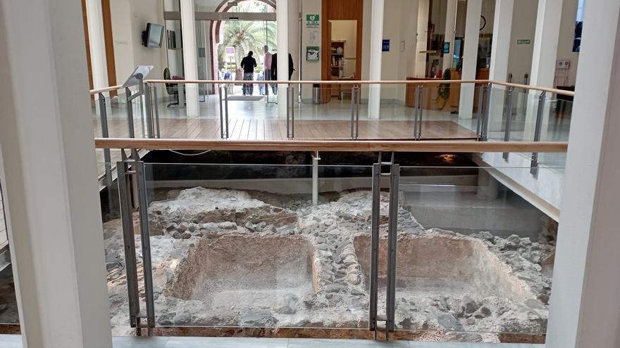 Un comerciante de garum, en el patio del Rectorado