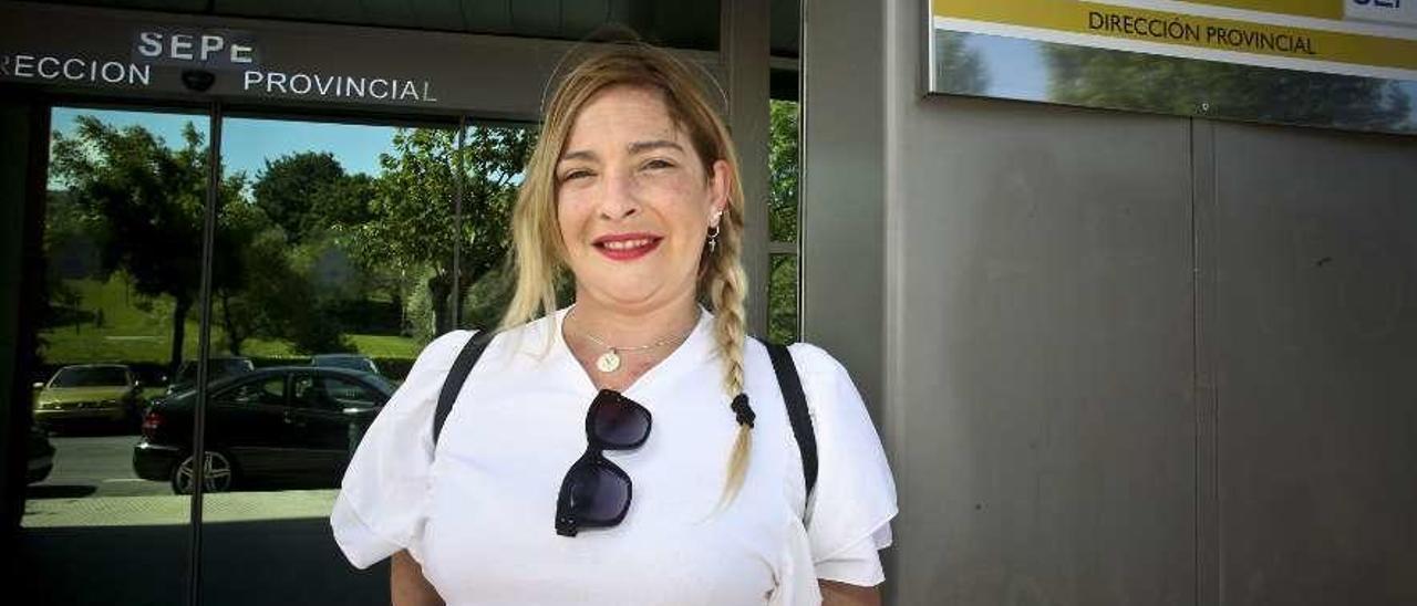 Susana Pereira, a las puertas de la oficina del SEPE.