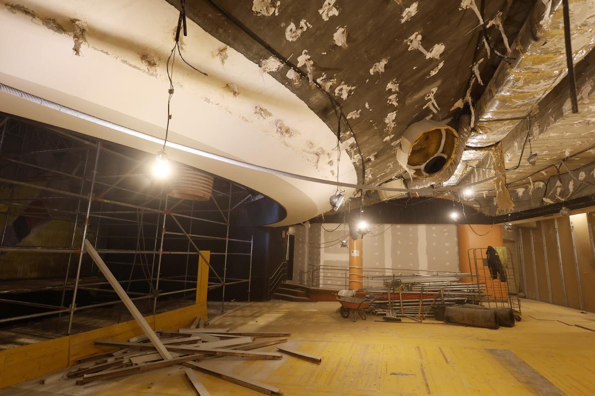 El patio de butacas, despejado y en plenas obras