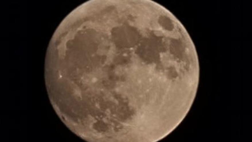 Las imágenes más espectaculares de la Superluna de Ciervo del 2022