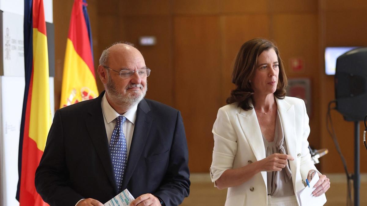 El director general de la CECA, José María Méndez, y la presidenta de la AEB, Alejandra Kindelán