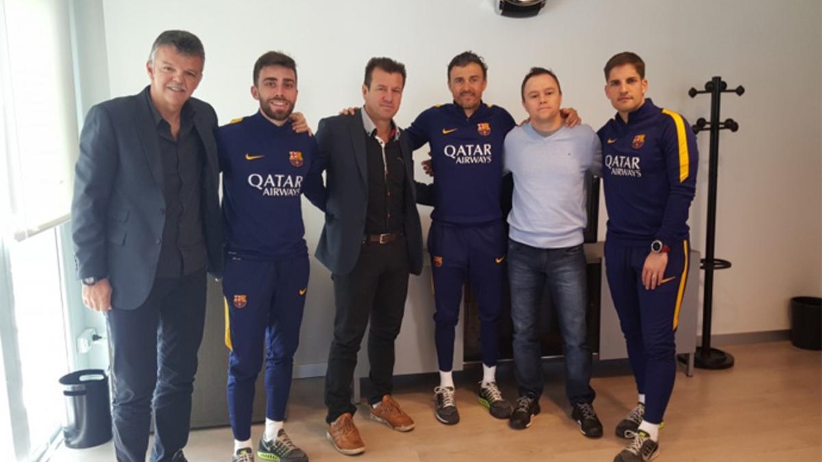 Los técnicos de la CBF se fotografiaron con el cuerpo técnico del FC Barcelona