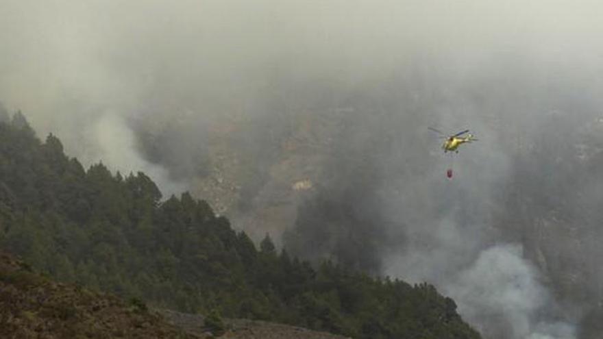 Rajoy da su pésame por la muerte de un operario en el incendio de La Palma