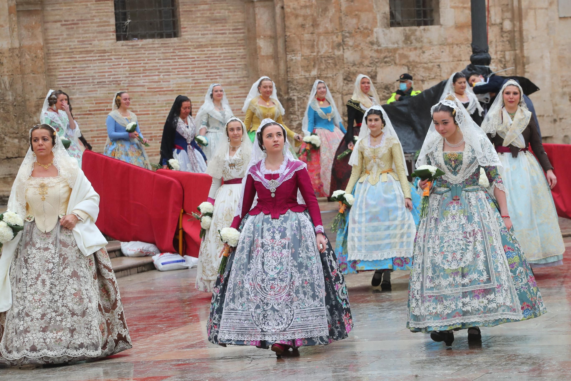 Búscate en el primer día de ofrenda por la calle de la Paz (entre las 15:30 a las 17:00 horas)