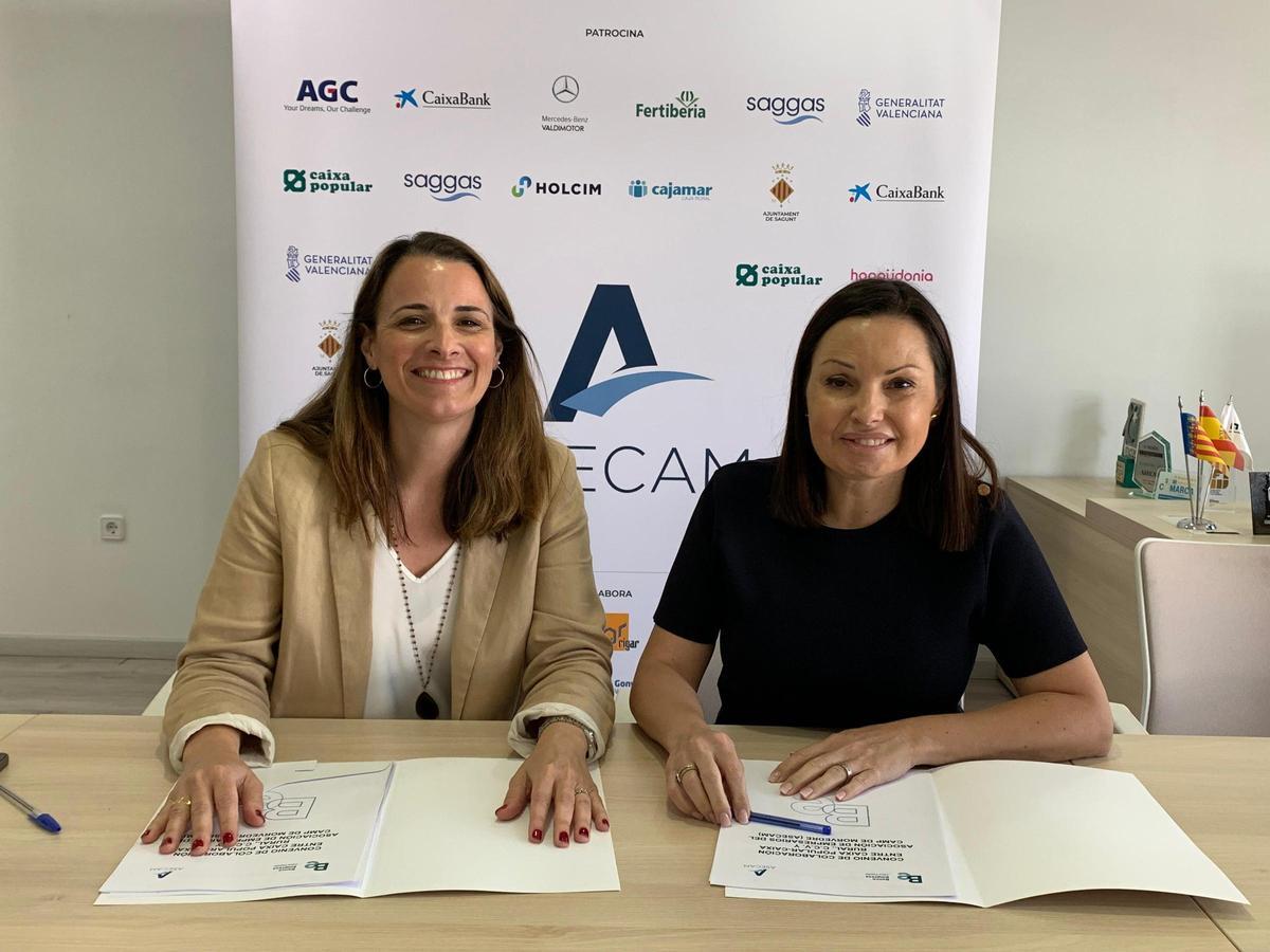 Acto del convenio entre ASECAM y Caixa Popular.